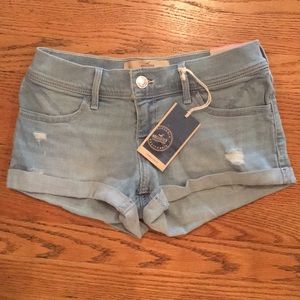 Light Wash Hollister Shorts 🌊